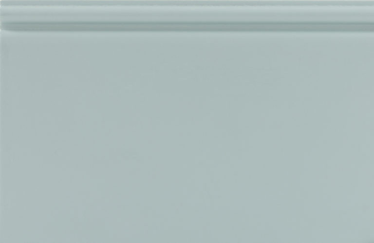 Light gray paint swatch with code F521/2022-02