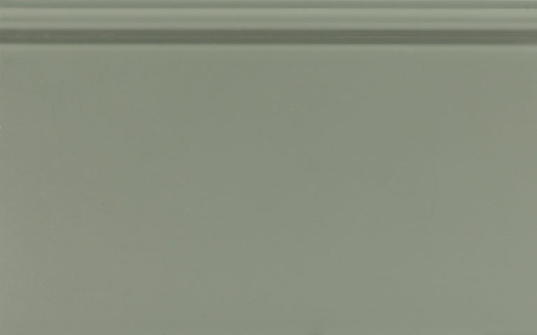 Échantillon de couleur gris-vert avec étiquette.