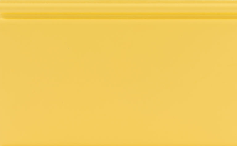 Plaque jaune avec étiquette #F572/2023-05.